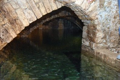 Grundwassersee im Brauereigewölbe